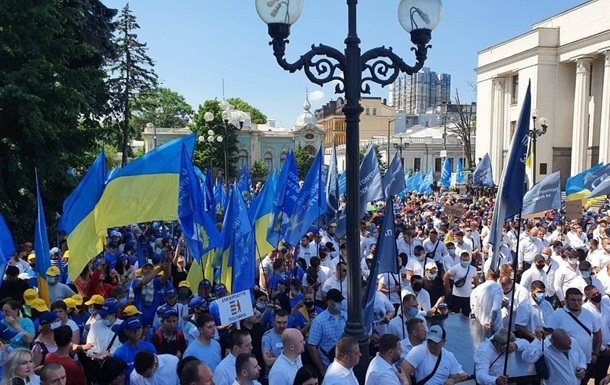 В ОП заявили о спекуляциях политиков и СМИ на религии