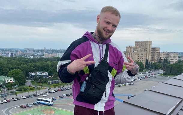 В Харькове блогер освятил ТЦ от минирований