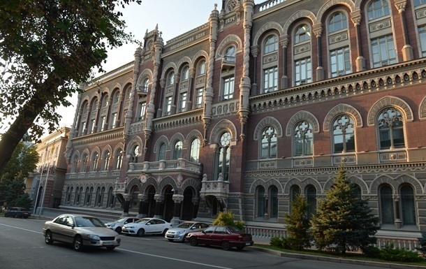 Курсы валют на 12 августа: гривна отступила от годичного максимума