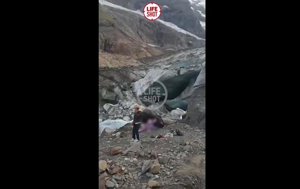 В России ледник рухнул на туристок, есть жертвы