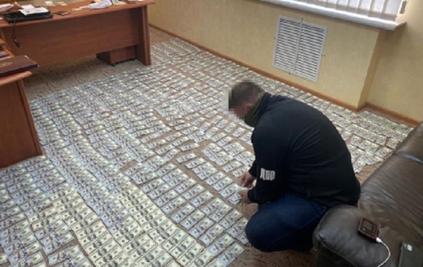 На Тернопольщине разоблачены чиновники, обложившие лесхозы данью