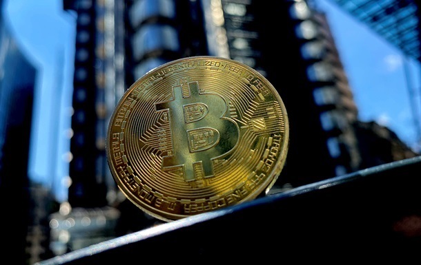 Bitcoin за день подешевел почти на 5%