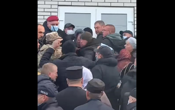 На Виннитчине возле храма подрались верующие