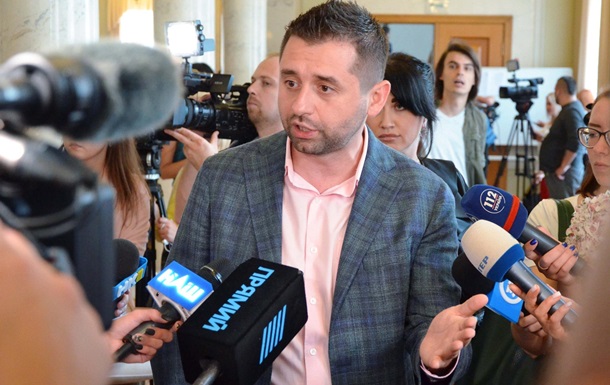 Разумков не входит во фракцию Слуги народа - Арахамия
