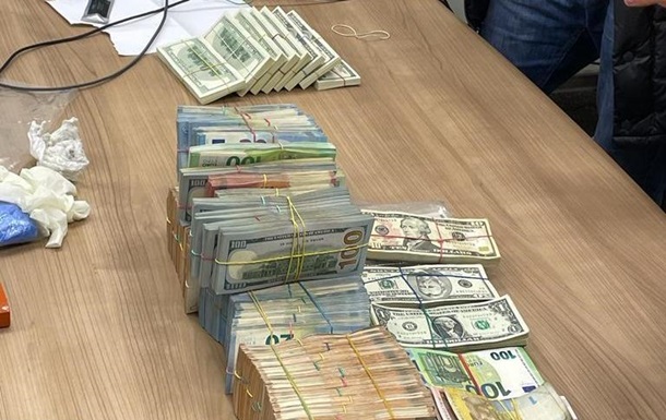 Правоохранители разоблачили схему нелегальных денежных переводов в Крым