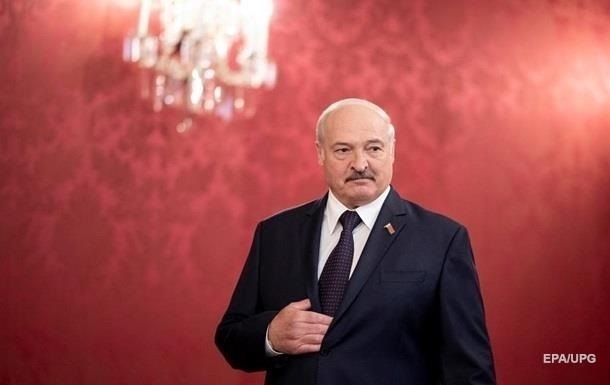 Лукашенко пришел к ковид-больным и снял маску