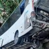 В Колумбии автобус с людьми упал с обрыва, семь жертв
