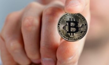 Курс Bitcoin рухнул до 33 тысяч долларов