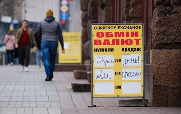 Курс доллара растет в обменниках в начале недели