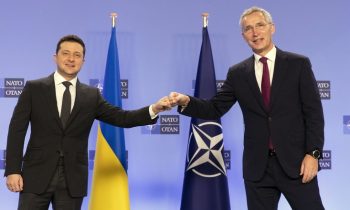 Запад дает Киеву деньги, но воевать за него не собирается